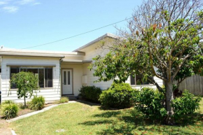BLAIRGOWRIE BEACH SHACK..bay beach location